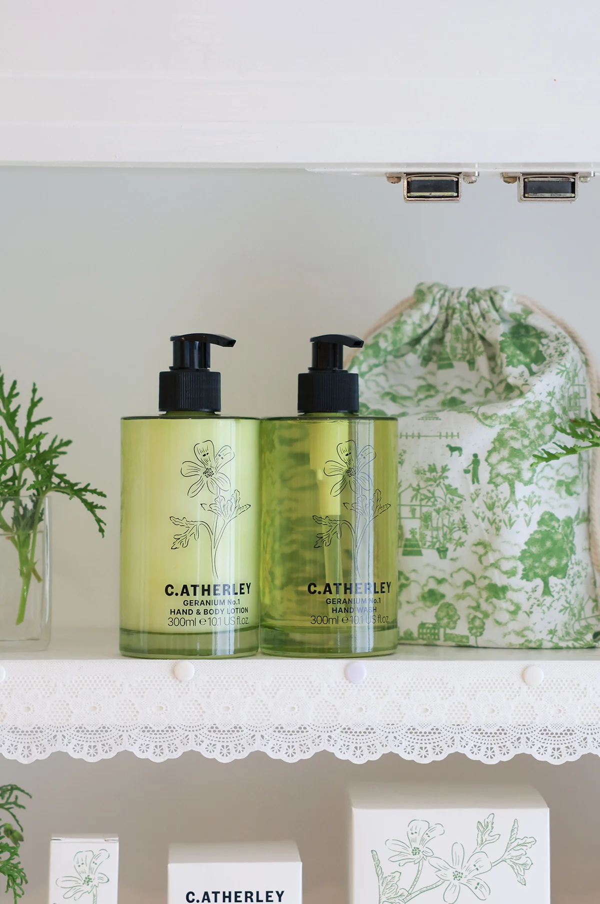 Geranium No.01 Hand Wash 300ml - Image 5