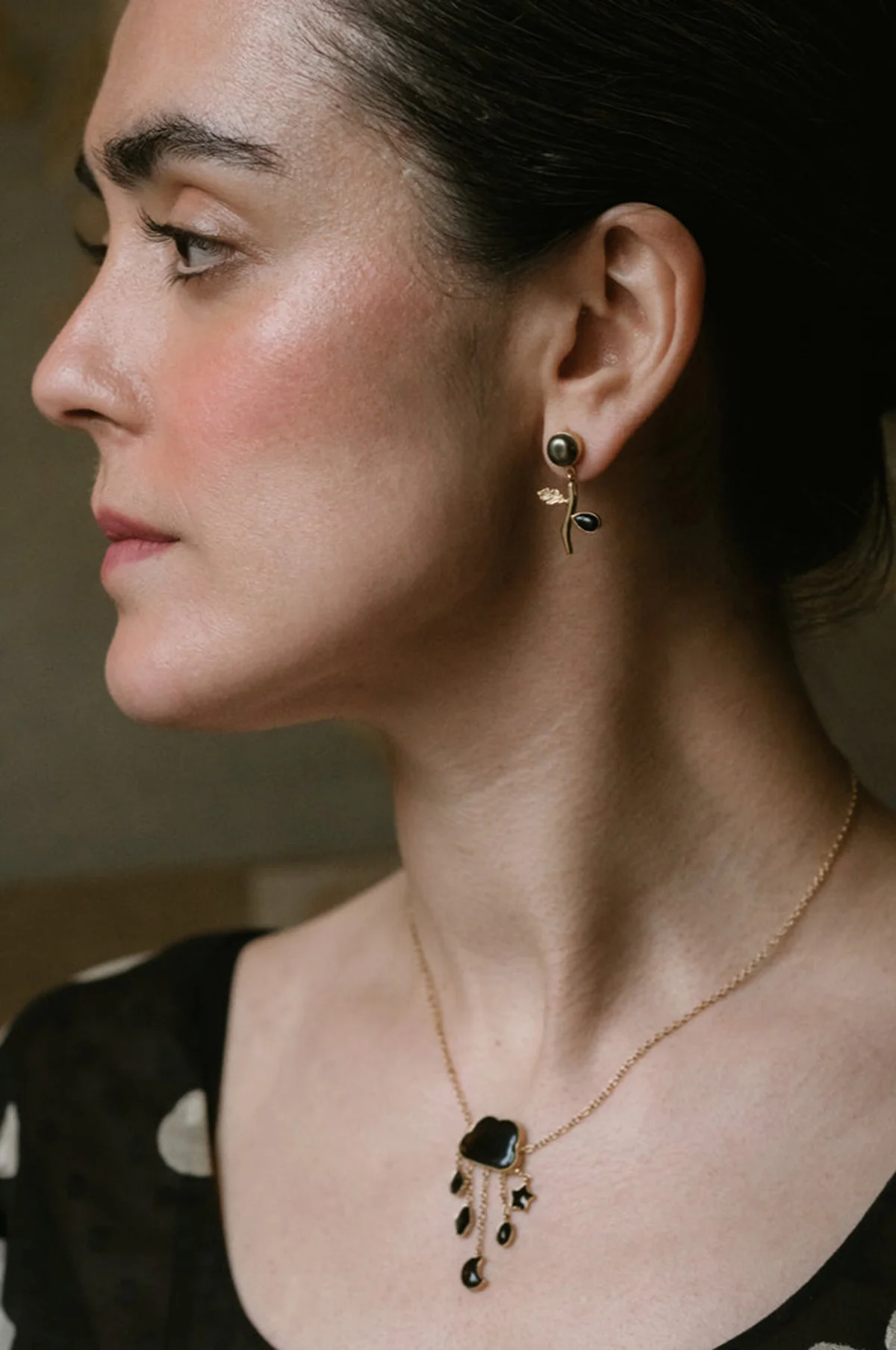 Cloud and Rain Chain Drop Jet Necklace - Image 4