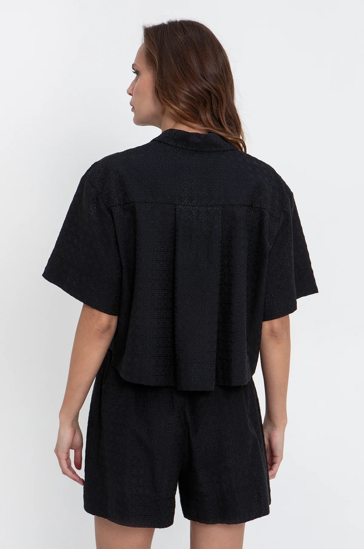 Cross Cropped Shirt Black/Black - Image 4