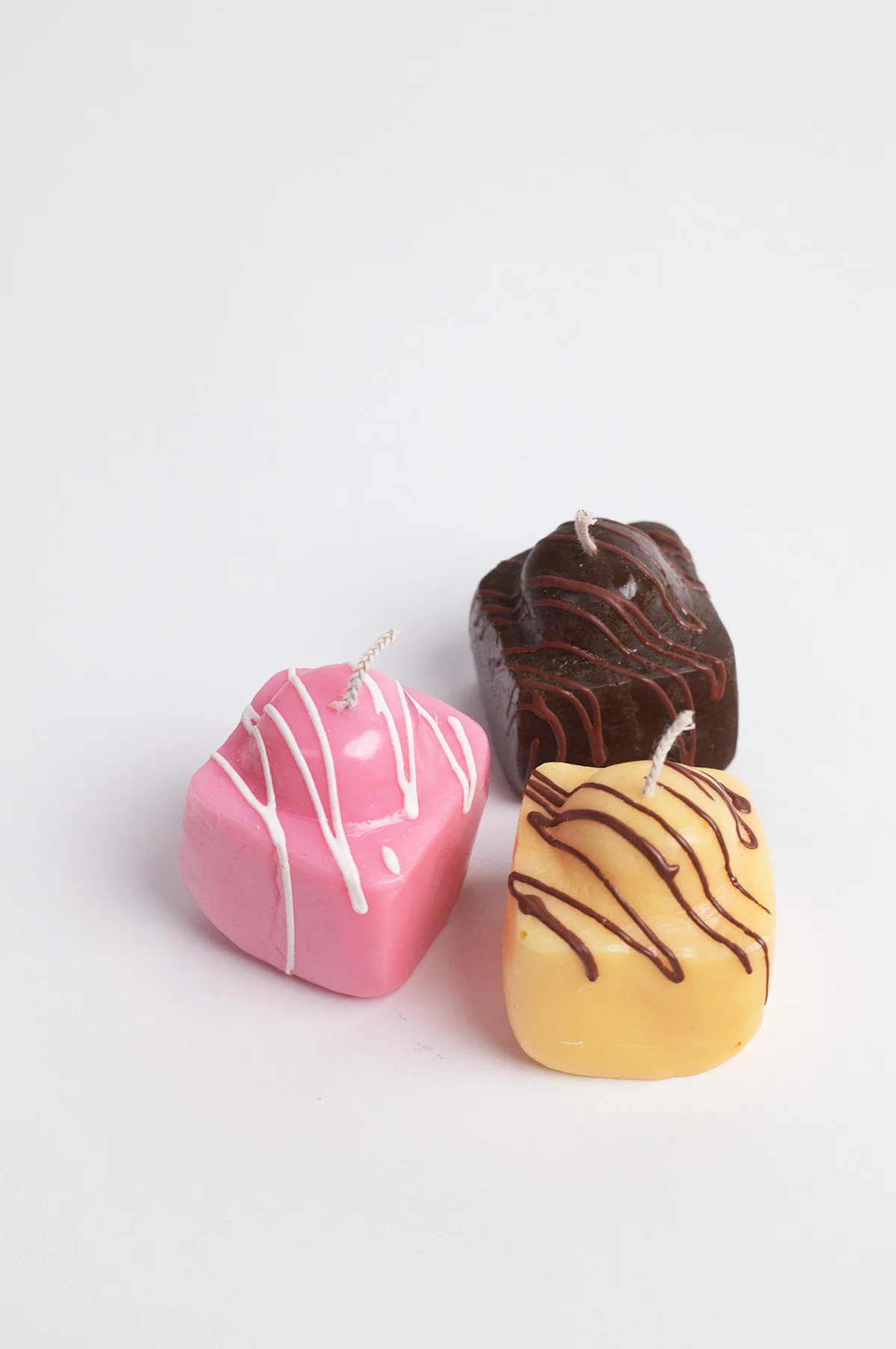 Fondant Fancy Candle Brown - Image 2