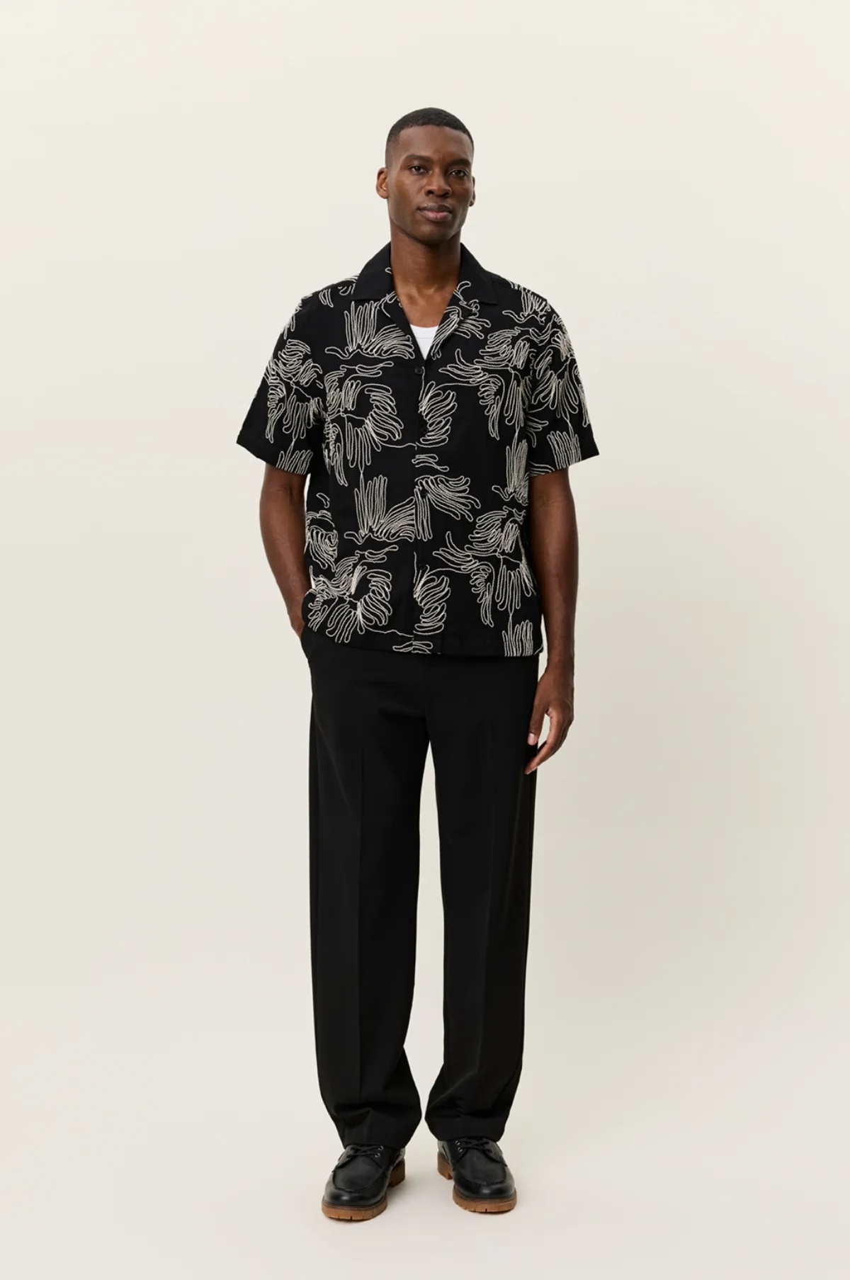 Liam AOE Flower SS Shirt Black - Image 5